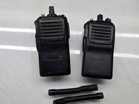 Vx-231-ad0b-5 Vertex Standard Lot Of 2 Two-way Radio Set Uhf A011