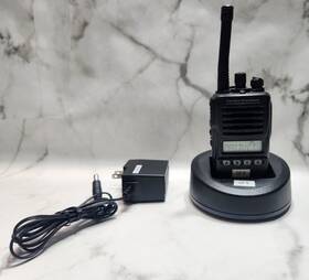 Vx-354-g6-5 Vertex Standard Two Way Radio With Charging Base Cd-58 Tested Works