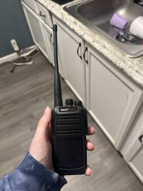 Westcom Sp-896 Digital Two Way Radio Walkie Talkie Charger Battery Earpiece