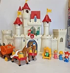 Vtg 1992 Royal Palace Play Set Toy Castle Spectra Knights King Horses Carriage. Fixed Price $101.49.